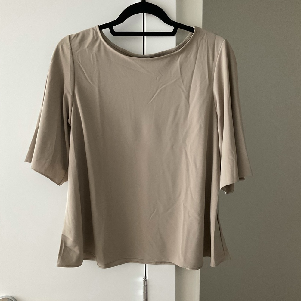 Uniqlo beige blouse